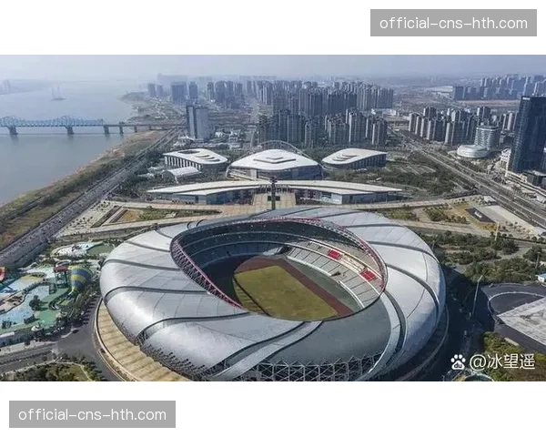 露天体育场与室内场馆之争：哪种场地更能提升拳赛现场氛围与收益？