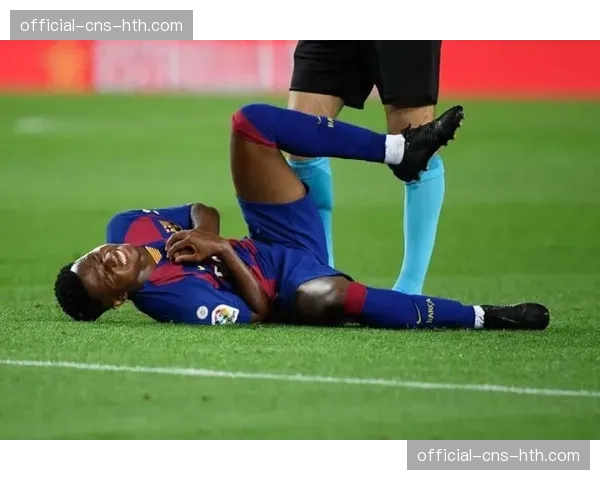 伤病困扰的安苏·法蒂在训练中加练传中，寻求状态复苏